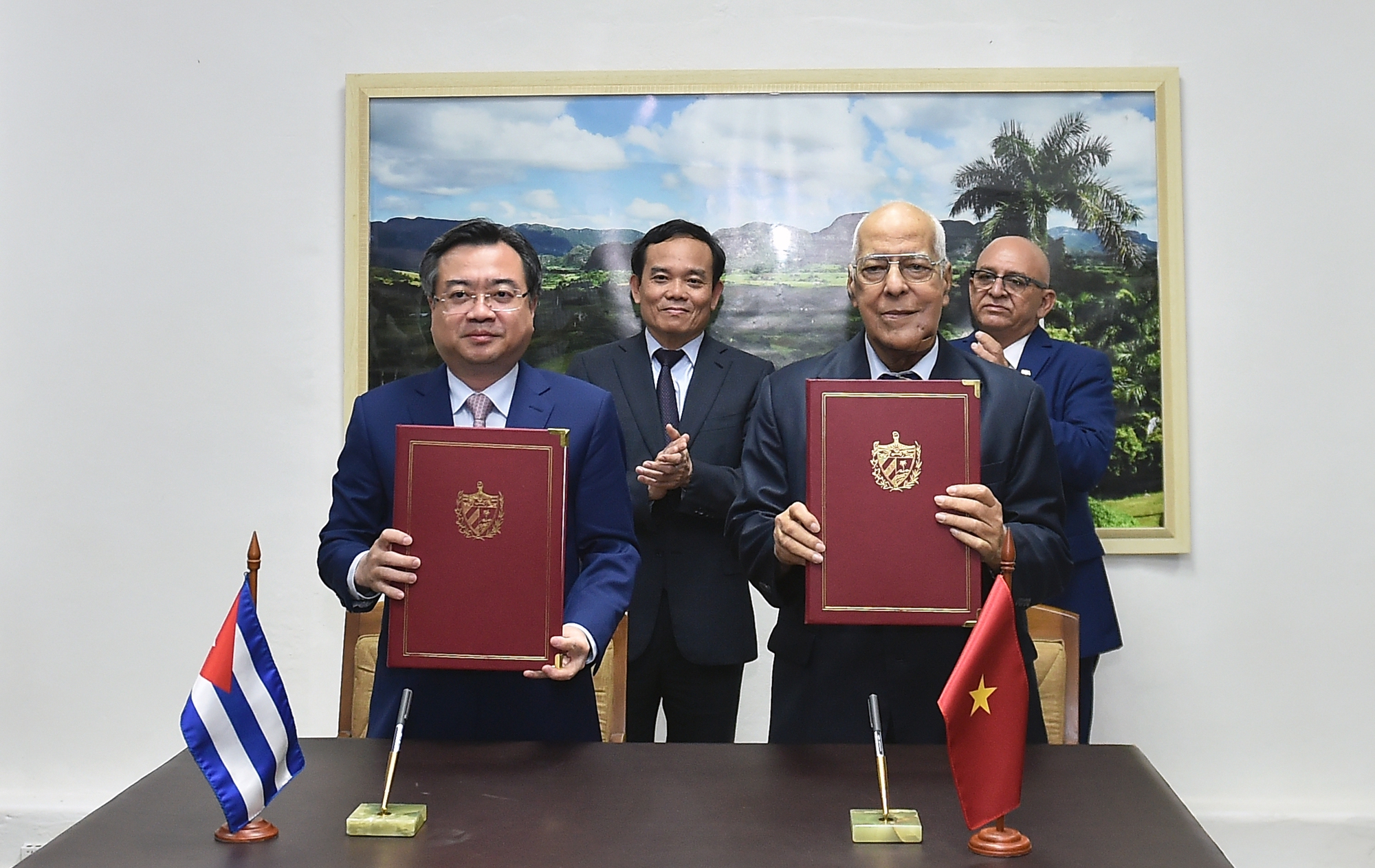Việt Nam sẽ luôn sát cánh, đồng hành để giúp Cuba vượt khó- Ảnh 2. Việt Nam sẽ luôn sát cánh, đồng hành để giúp Cuba vượt khó- Ảnh 2.