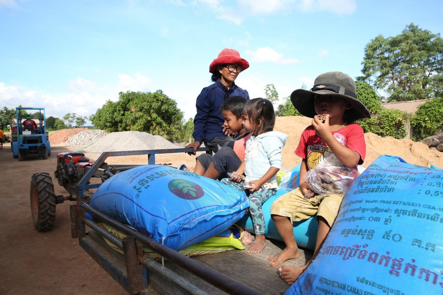cac-hoat-dong-tri-an-khach-hang-danh-rieng-cho-thi-truong-campuchia-luon-duoc-phan-bon-ca-mau-chu-trong-vun-dap20240415174926.jpg