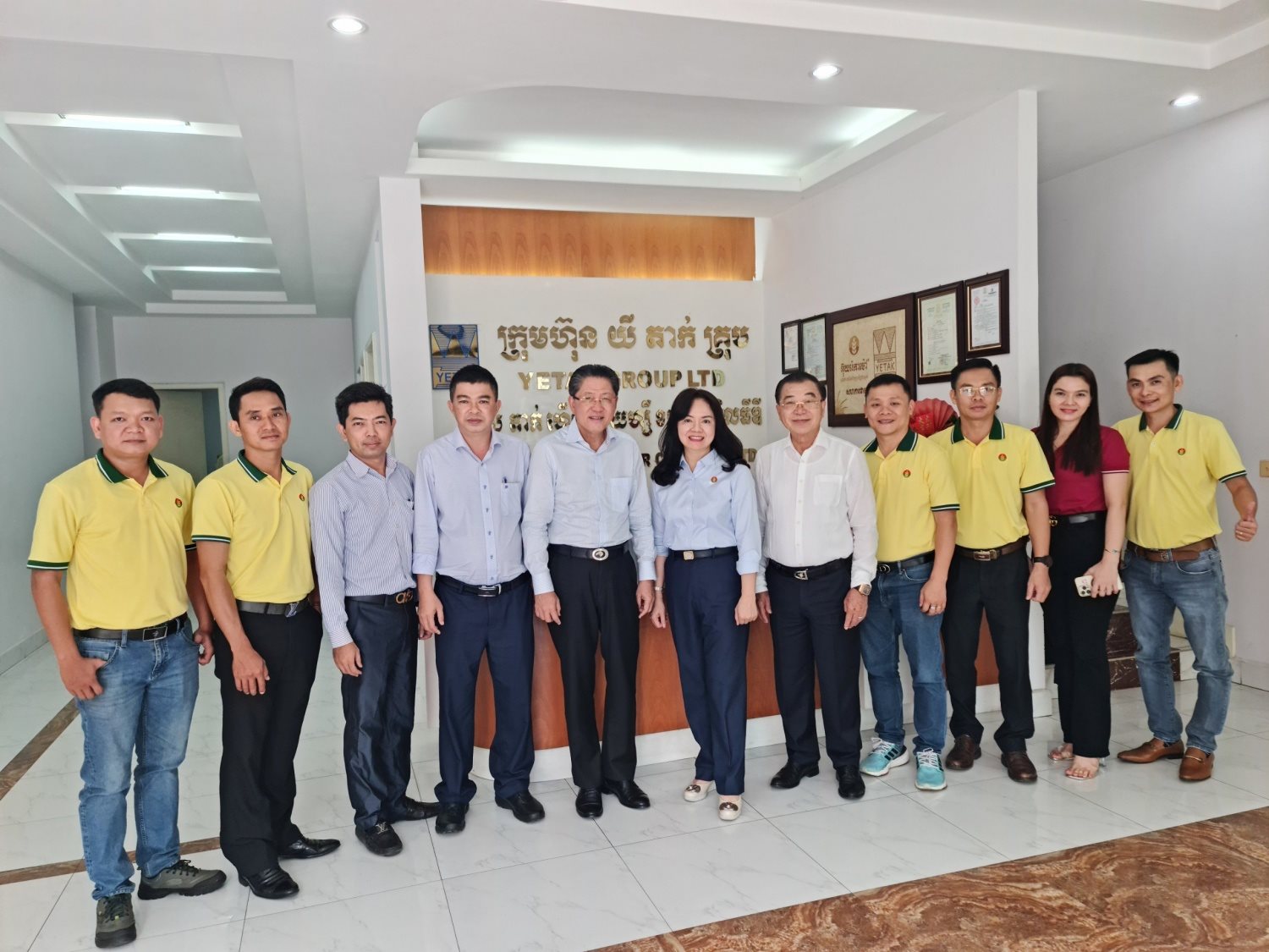 lanh-dao-pvcfc-cung-thong-qua-thuong-vu-viet-nam-va-dai-su-quan-viet-nam-tai-campuchia-de-ket-noi-cac-doanh-nghiep20240415174929.jpg
