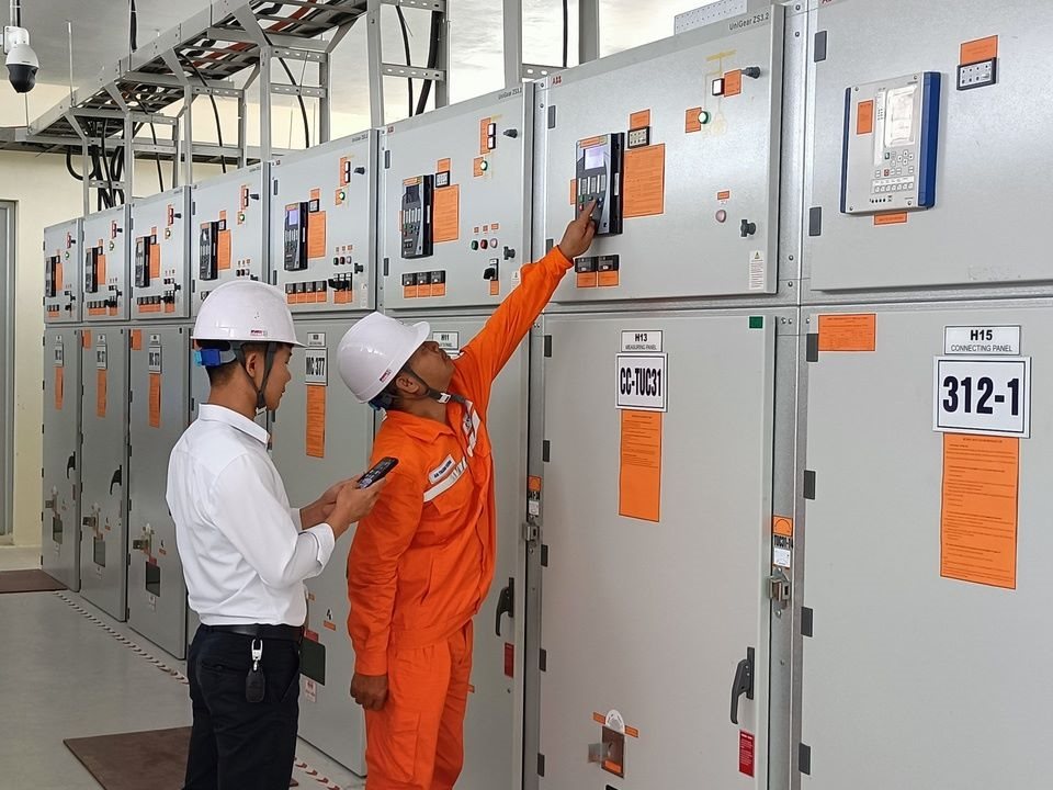 pc-hai-duong-kiem-tra-he-thong-ro-le-ky-thuat-so-duong-day-22kv.jpg