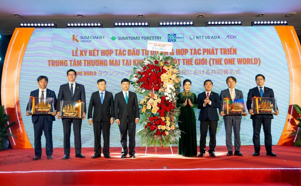 tang-qua-cac-doi-tac-nhat-ban.jpg