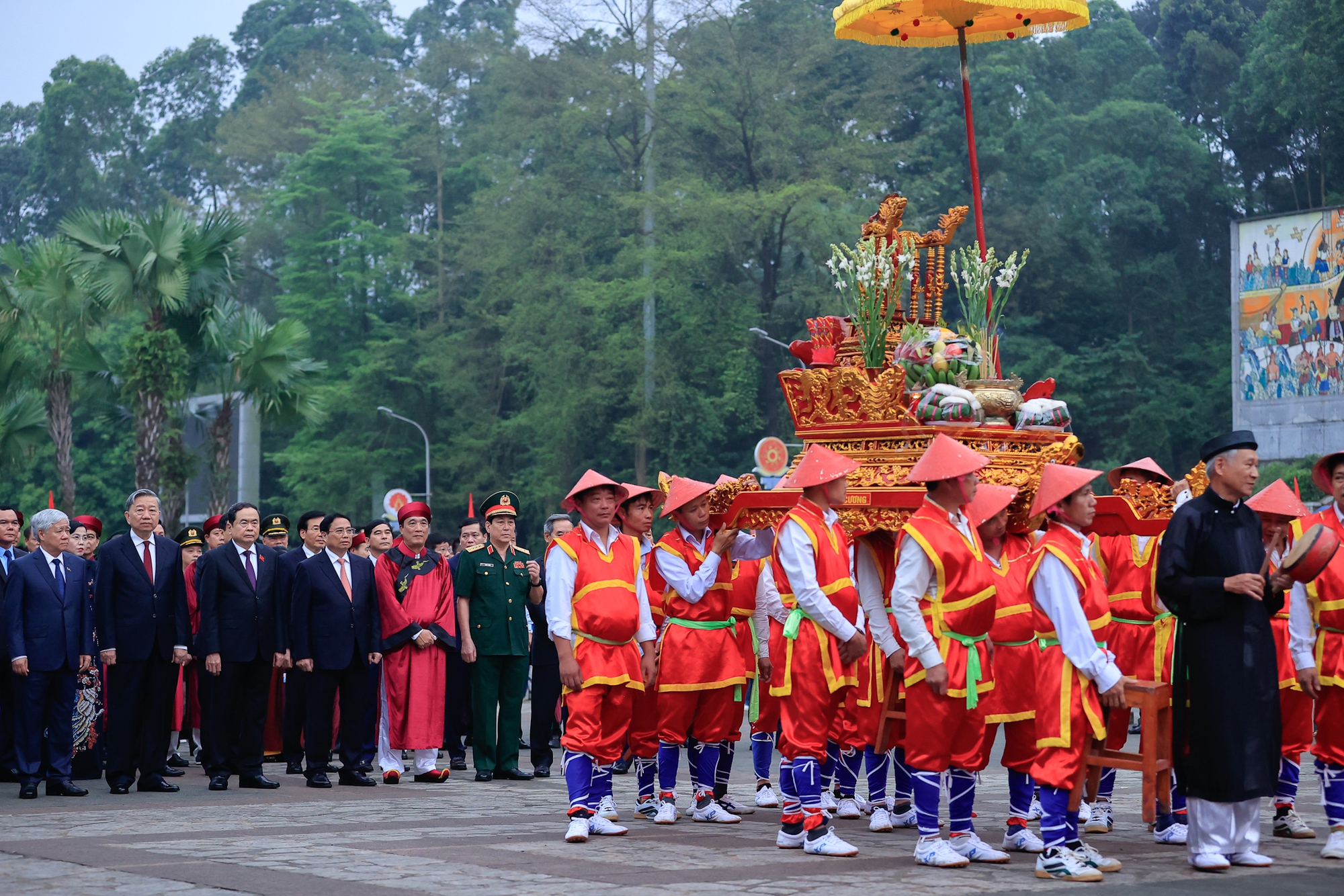 Thủ tướng Phạm Minh Chính dự lễ dâng hương ngày Giỗ Tổ Hùng Vương- Ảnh 2. Thủ tướng Phạm Minh Chính dự lễ dâng hương ngày Giỗ Tổ Hùng Vương- Ảnh 2.