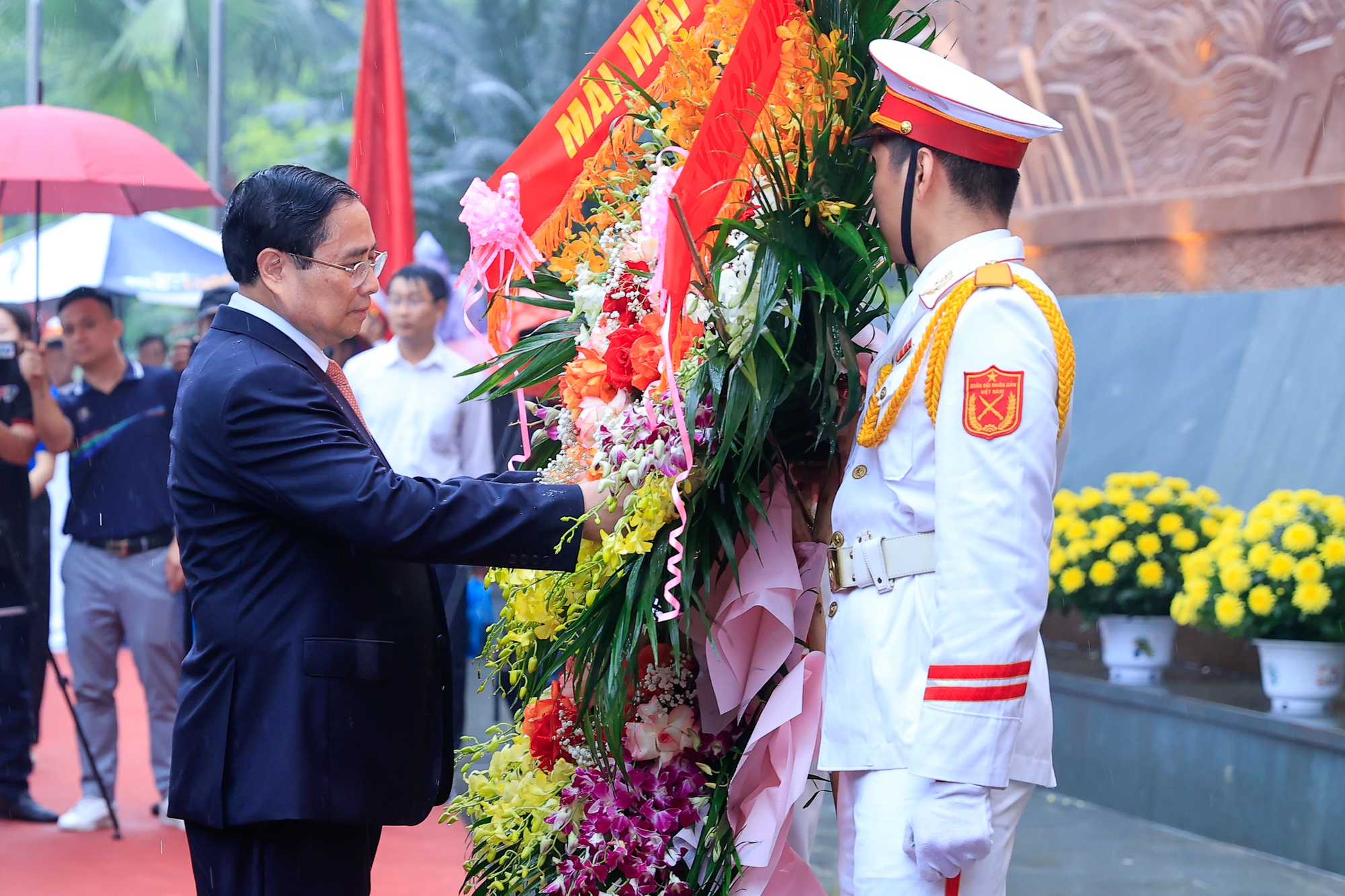 Thủ tướng Phạm Minh Chính dự lễ dâng hương ngày Giỗ Tổ Hùng Vương- Ảnh 6. Thủ tướng Phạm Minh Chính dự lễ dâng hương ngày Giỗ Tổ Hùng Vương- Ảnh 6.