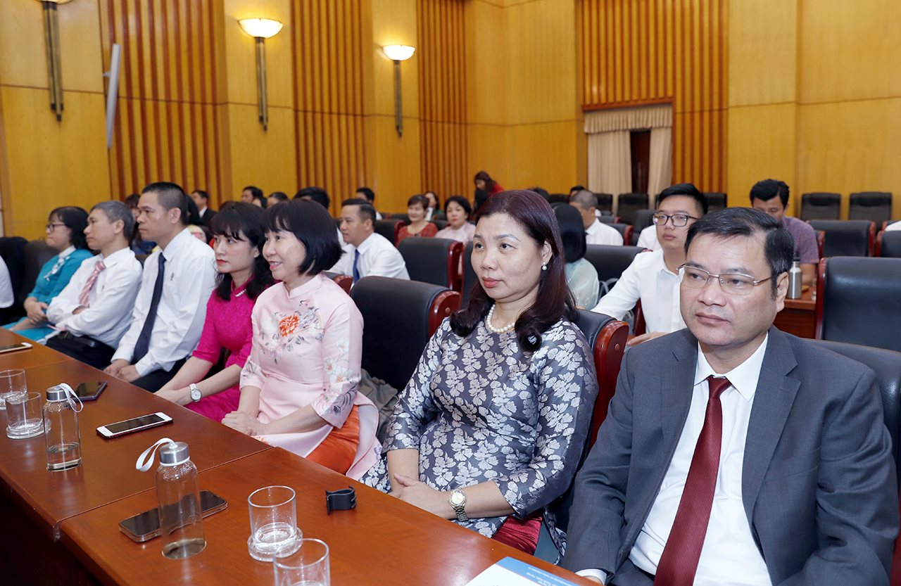 small_20240423-bo-truong-du-hn-dai-bieu-nld-cong-ty-tnmt-12.jpg