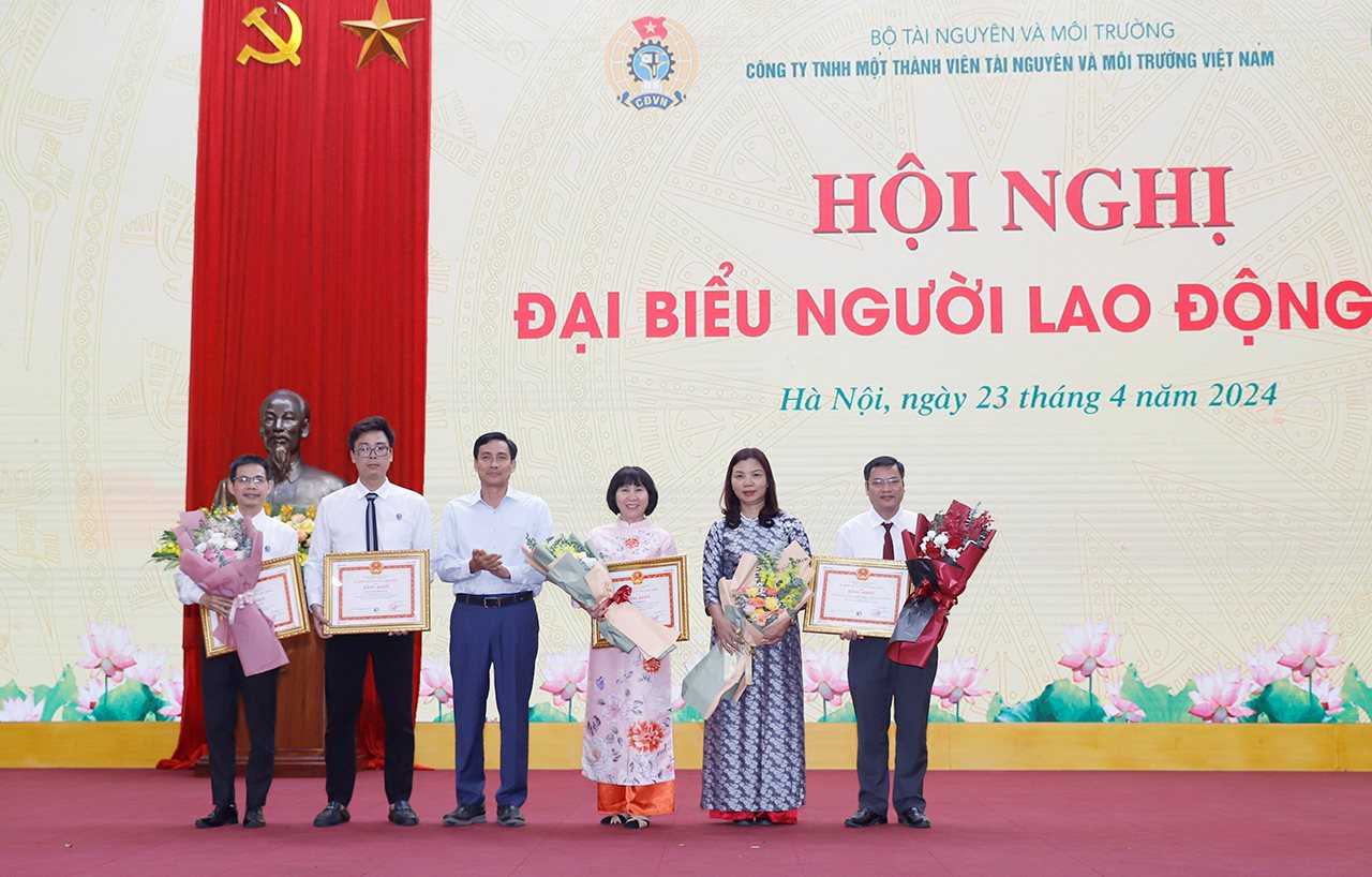 small_20240423-bo-truong-du-hn-dai-bieu-nld-cong-ty-tnmt-16.jpg