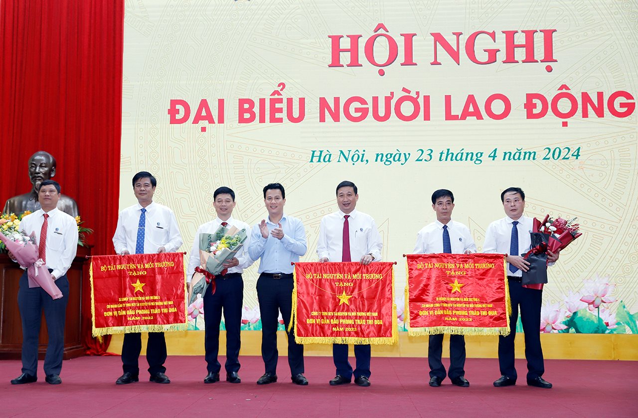 small_20240423-bo-truong-du-hn-dai-bieu-nld-cong-ty-tnmt-17.jpg