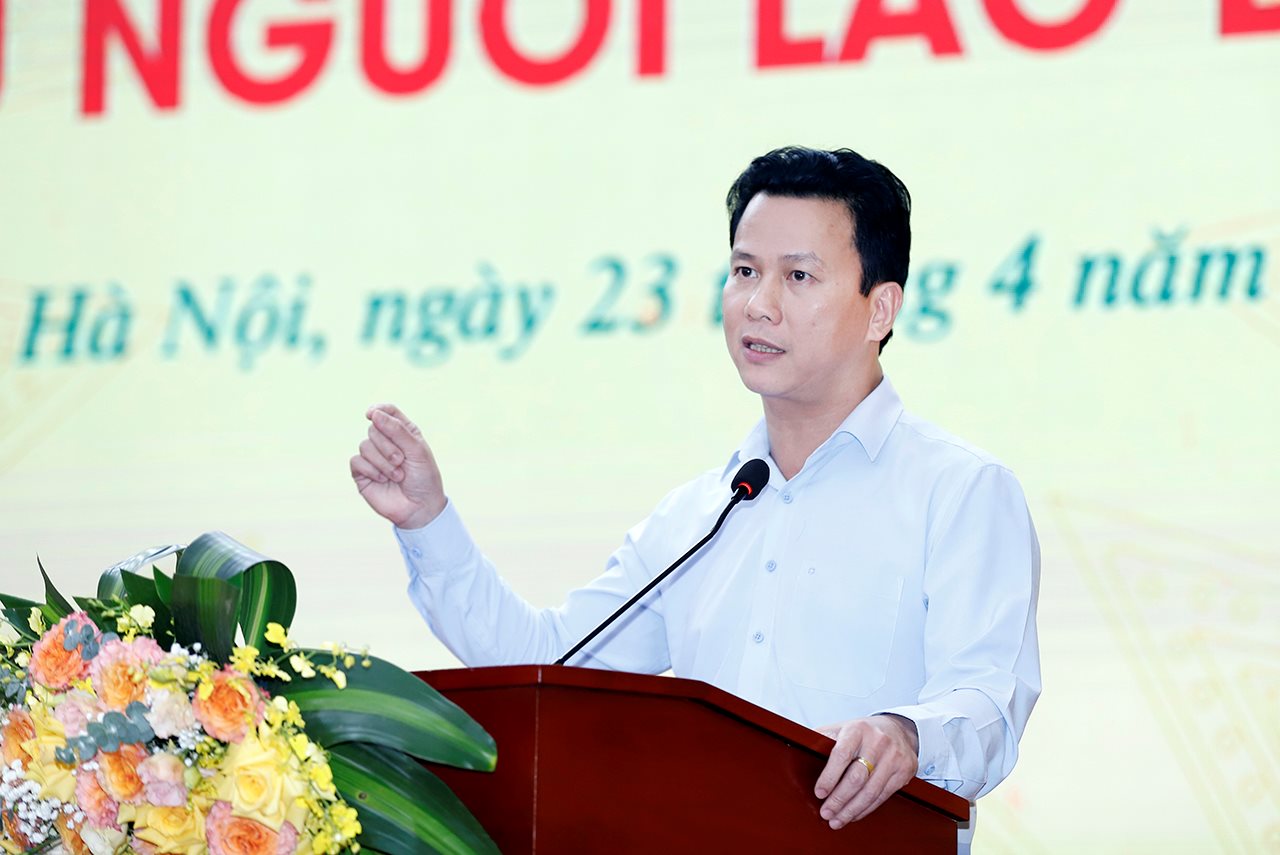 small_20240423-bo-truong-du-hn-dai-bieu-nld-cong-ty-tnmt-8(1).jpg