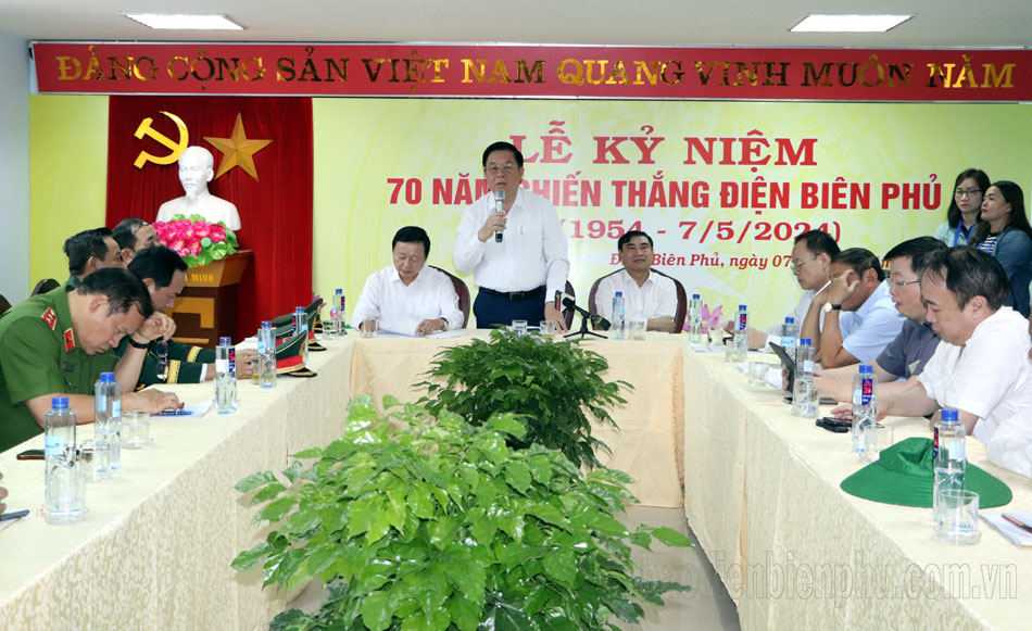 Tổng duyệt Lễ kỷ niệm 70 năm Chiến thắng Điện Biên Phủ: Nhân dân, du khách cổ vũ nồng nhiệt các khối diễu binh, diễu hành- Ảnh 4. Tổng duyệt Lễ kỷ niệm 70 năm Chiến thắng Điện Biên Phủ: Nhân dân, du khách cổ vũ nồng nhiệt các khối diễu binh, diễu hành- Ảnh 4.