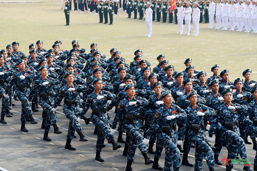Tổng duyệt Lễ kỷ niệm 70 năm Chiến thắng Điện Biên Phủ: Nhân dân, du khách cổ vũ nồng nhiệt các khối diễu binh, diễu hành- Ảnh 16. Tổng duyệt Lễ kỷ niệm 70 năm Chiến thắng Điện Biên Phủ: Nhân dân, du khách cổ vũ nồng nhiệt các khối diễu binh, diễu hành- Ảnh 16.