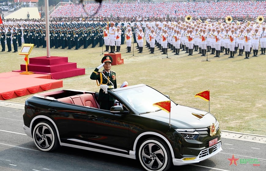 Tổng duyệt Lễ kỷ niệm 70 năm Chiến thắng Điện Biên Phủ: Nhân dân, du khách cổ vũ nồng nhiệt các khối diễu binh, diễu hành- Ảnh 14. Tổng duyệt Lễ kỷ niệm 70 năm Chiến thắng Điện Biên Phủ: Nhân dân, du khách cổ vũ nồng nhiệt các khối diễu binh, diễu hành- Ảnh 14.
