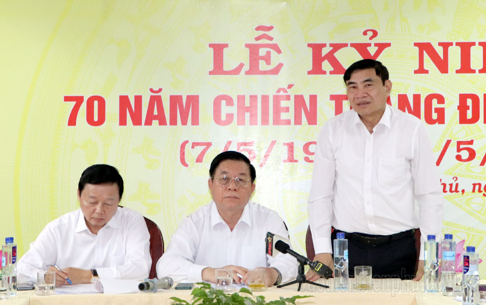 Tổng duyệt Lễ kỷ niệm 70 năm Chiến thắng Điện Biên Phủ: Nhân dân, du khách cổ vũ nồng nhiệt các khối diễu binh, diễu hành- Ảnh 6. Tổng duyệt Lễ kỷ niệm 70 năm Chiến thắng Điện Biên Phủ: Nhân dân, du khách cổ vũ nồng nhiệt các khối diễu binh, diễu hành- Ảnh 6.