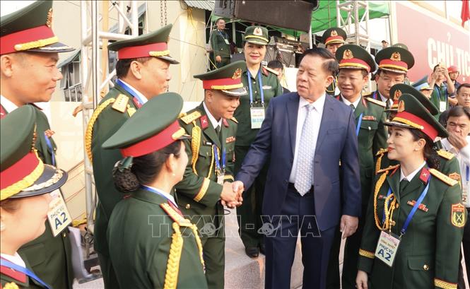 Tổng duyệt Lễ kỷ niệm 70 năm Chiến thắng Điện Biên Phủ: Nhân dân, du khách cổ vũ nồng nhiệt các khối diễu binh, diễu hành- Ảnh 3. Tổng duyệt Lễ kỷ niệm 70 năm Chiến thắng Điện Biên Phủ: Nhân dân, du khách cổ vũ nồng nhiệt các khối diễu binh, diễu hành- Ảnh 3.