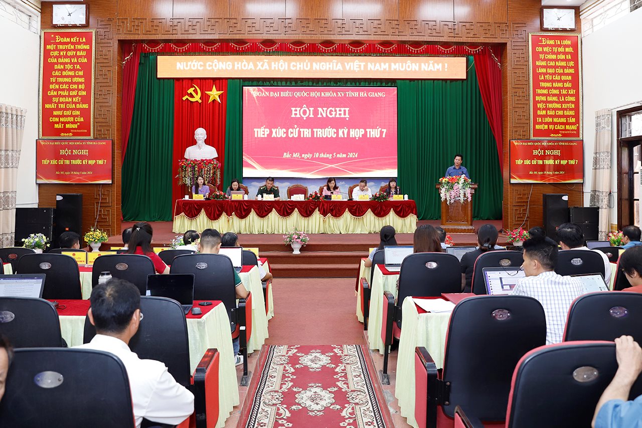 small_20240510-bo-truong-tiep-xuc-cu-tri-12.jpg