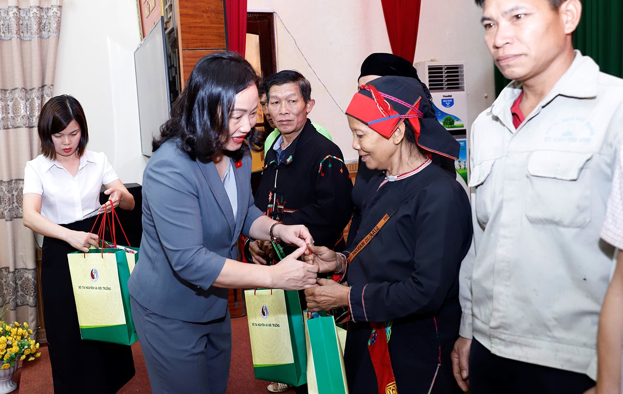 small_20240510-bo-truong-tiep-xuc-cu-tri-17.jpg