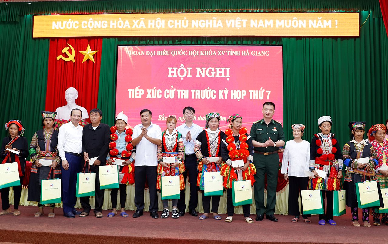 small_20240510-bo-truong-tiep-xuc-cu-tri-20.jpg