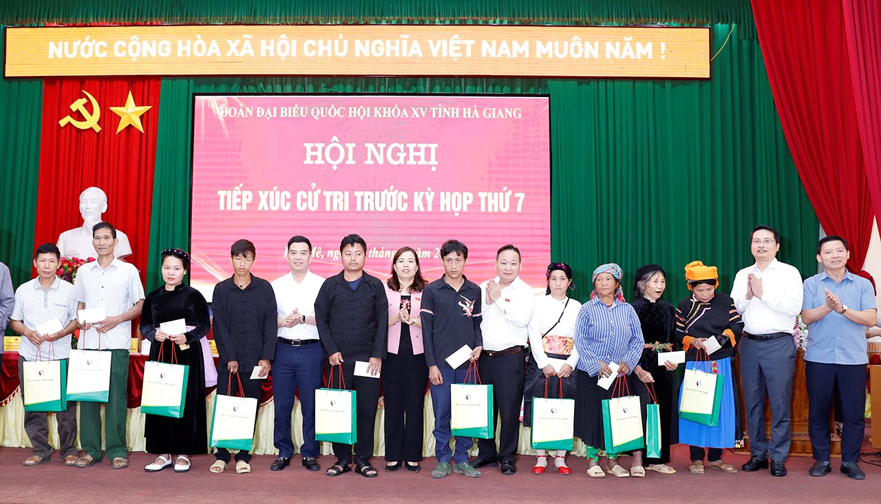 small_20240510-bo-truong-tiep-xuc-cu-tri-24.jpg