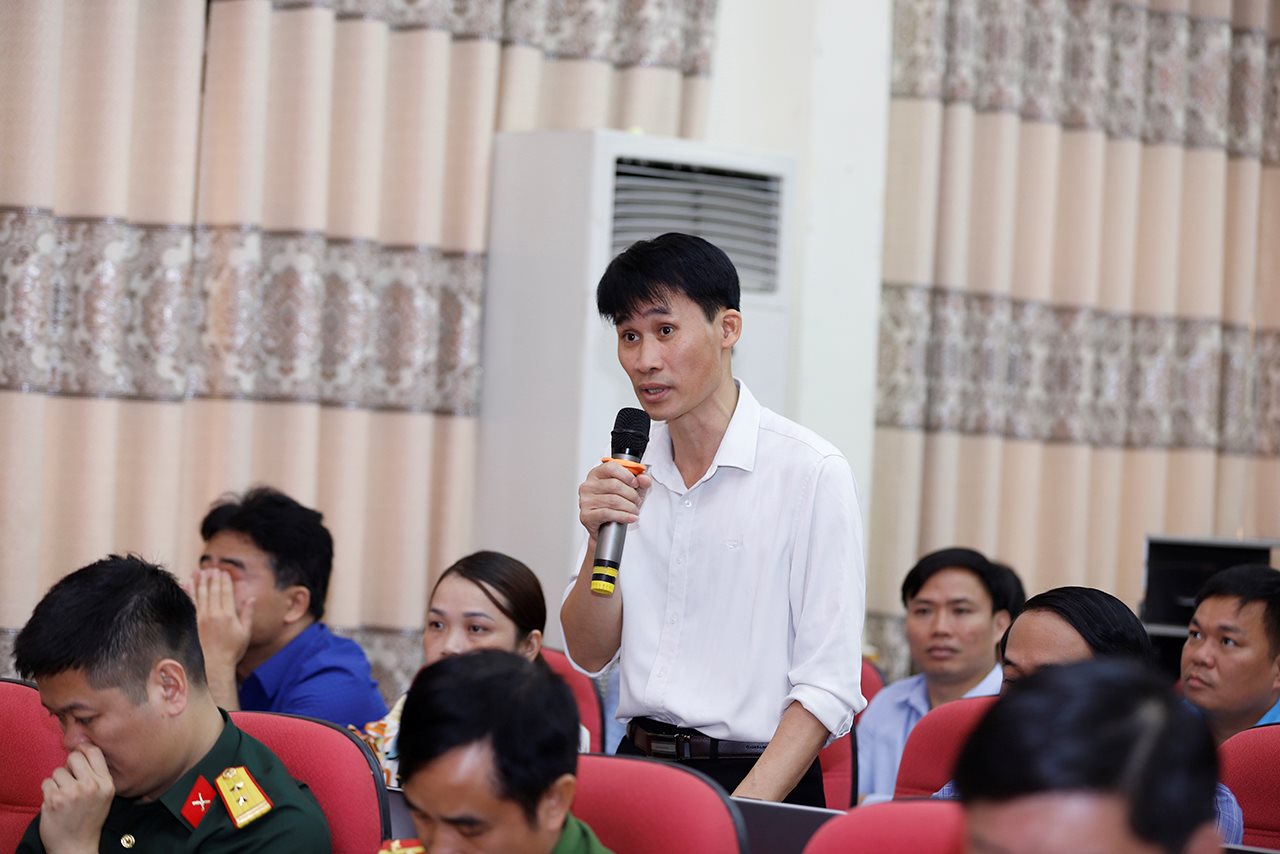 small_20240510-bo-truong-tiep-xuc-cu-tri-9.jpg