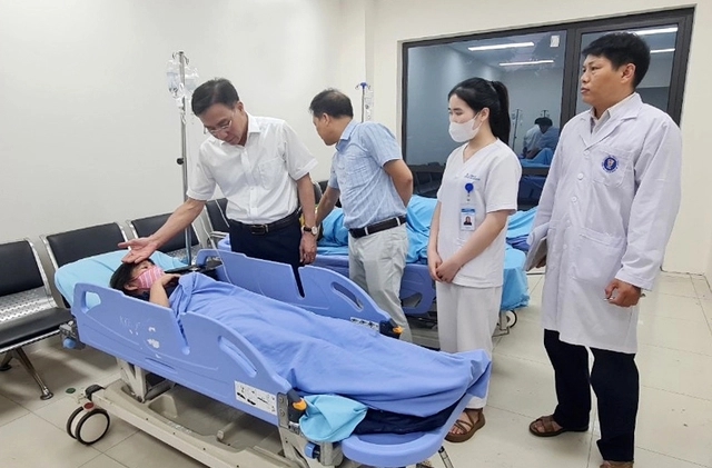 Thủ tướng Chính phủ chỉ đạo tập trung cứu chữa người bị ngộ độc thực phẩm tại tỉnh Vĩnh Phúc- Ảnh 1. Thủ tướng Chính phủ chỉ đạo tập trung cứu chữa người bị ngộ độc thực phẩm tại tỉnh Vĩnh Phúc- Ảnh 1.