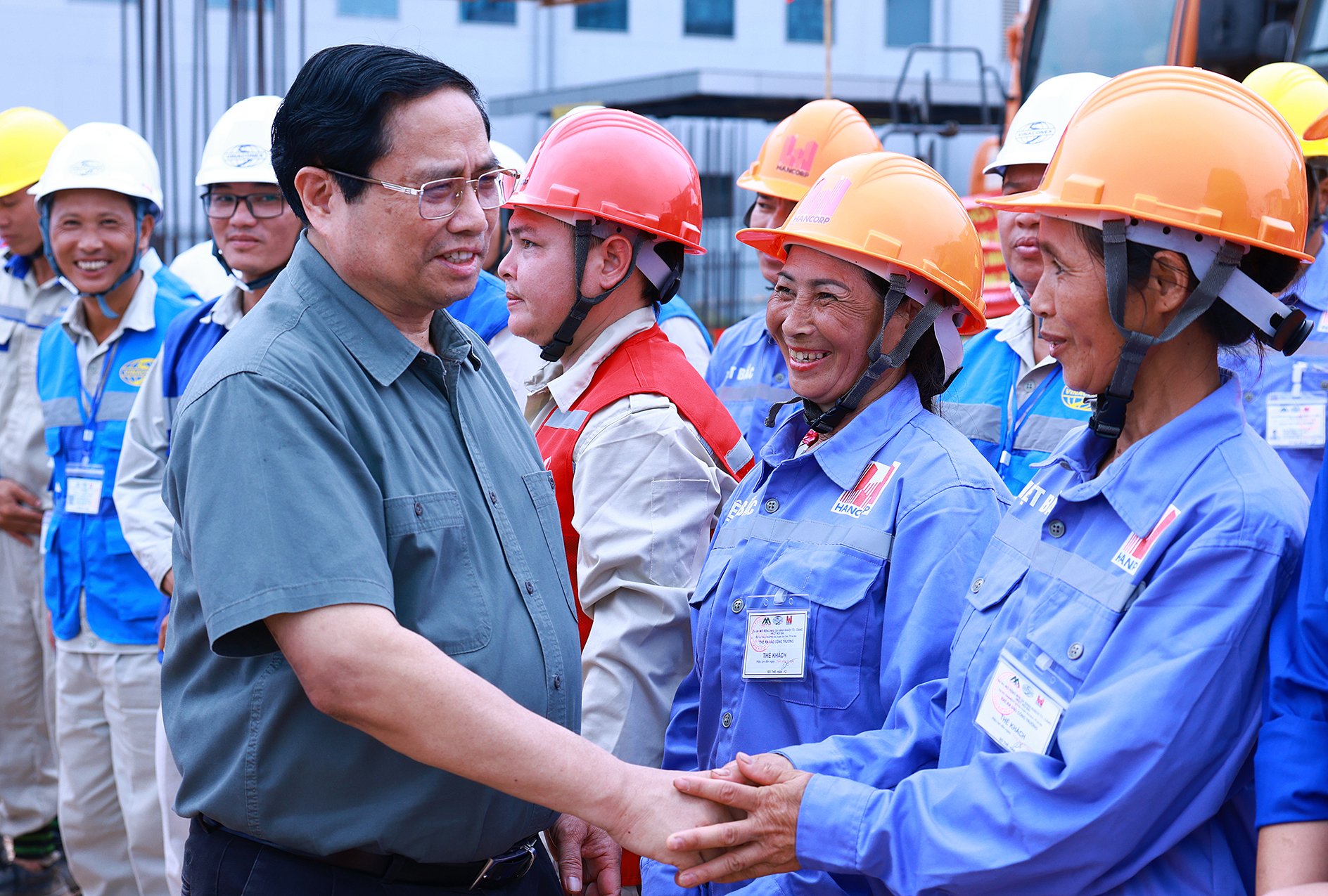Thủ tướng phát lệnh khởi công mở rộng nhà ga T2 sân bay Nội Bài- Ảnh 6. Thủ tướng phát lệnh khởi công mở rộng nhà ga T2 sân bay Nội Bài- Ảnh 6.