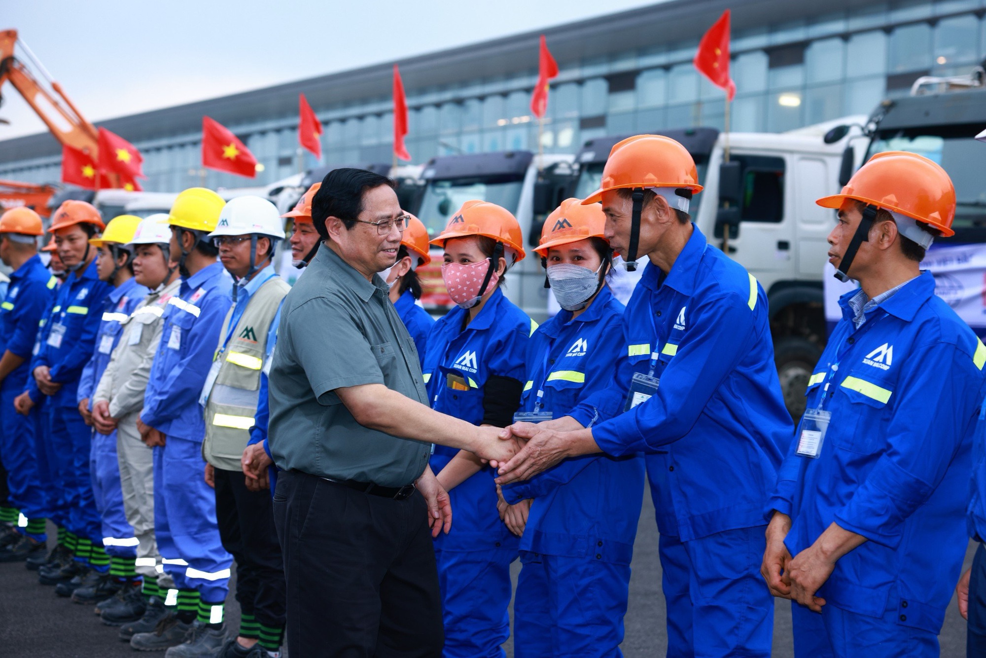 Thủ tướng phát lệnh khởi công mở rộng nhà ga T2 sân bay Nội Bài- Ảnh 7. Thủ tướng phát lệnh khởi công mở rộng nhà ga T2 sân bay Nội Bài- Ảnh 7.