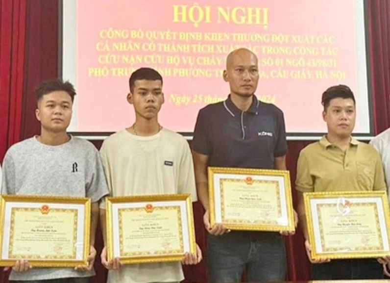 Thủ tướng gửi thư khen hành động dũng cảm cứu nạn nhân mắc kẹt trong đám cháy ở phố Trung Kính- Ảnh 1. Thủ tướng gửi thư khen hành động dũng cảm cứu nạn nhân mắc kẹt trong đám cháy ở phố Trung Kính- Ảnh 1.