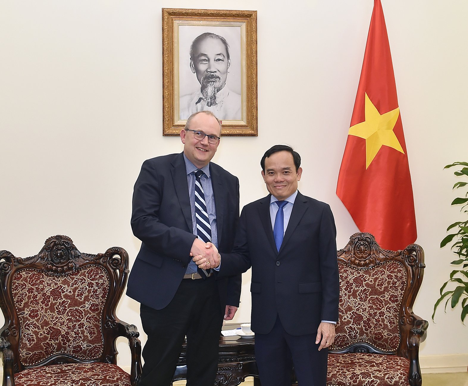 Phó Thủ tướng Trần Lưu Quang tiếp Giám đốc vận hành Tập đoàn LEGO- Ảnh 1. Phó Thủ tướng Trần Lưu Quang tiếp Giám đốc vận hành Tập đoàn LEGO- Ảnh 1.