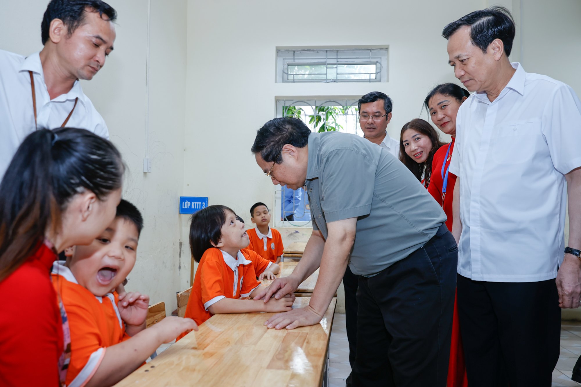 Thủ tướng: Đầu tư cho trẻ em là đầu tư cho tương lai của đất nước, cho sự phát triển nhanh, bền vững, lâu dài, hiệu quả cao- Ảnh 4. Thủ tướng: Đầu tư cho trẻ em là đầu tư cho tương lai của đất nước, cho sự phát triển nhanh, bền vững, lâu dài, hiệu quả cao- Ảnh 4.