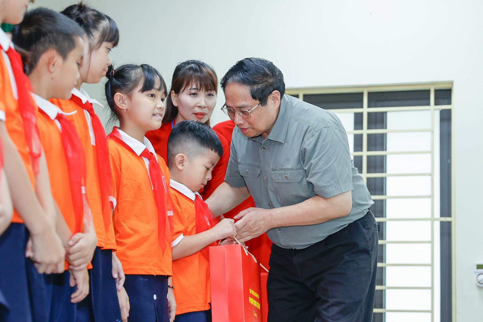 Thủ tướng: Đầu tư cho trẻ em là đầu tư cho tương lai của đất nước, cho sự phát triển nhanh, bền vững, lâu dài, hiệu quả cao- Ảnh 9. Thủ tướng: Đầu tư cho trẻ em là đầu tư cho tương lai của đất nước, cho sự phát triển nhanh, bền vững, lâu dài, hiệu quả cao- Ảnh 9.