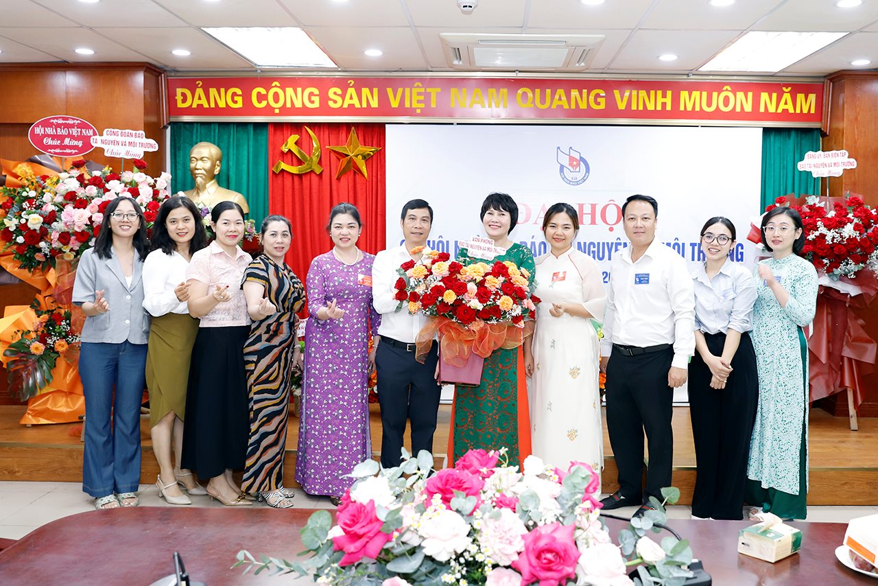 van-phong-tang-hoa.jpg