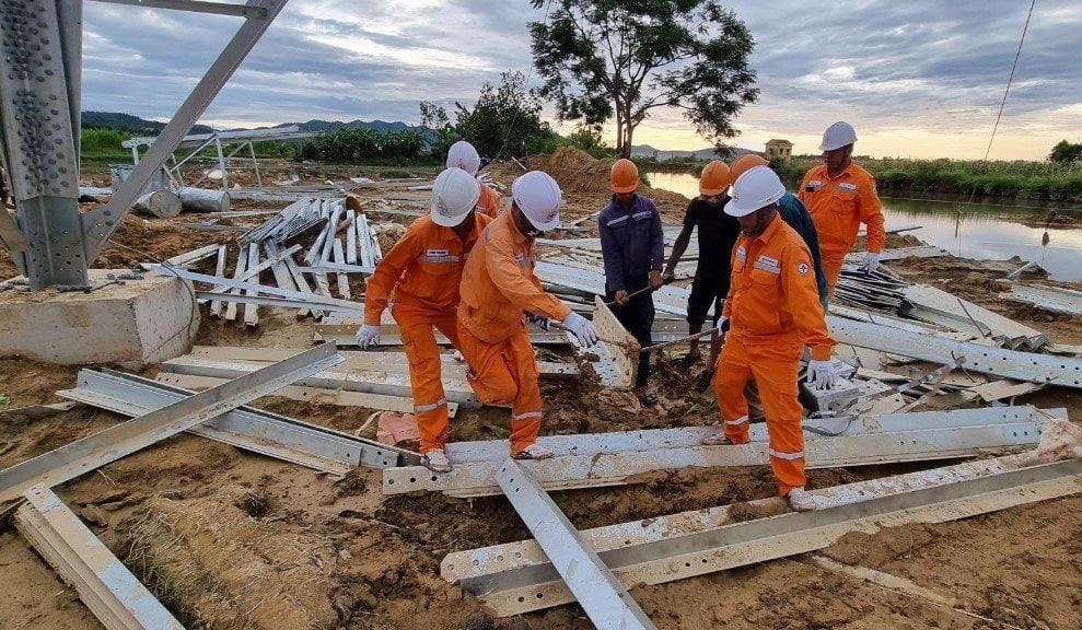 doi-xung-kich-cong-ty-dien-luc-lai-chau-tham-gia-ho-tro-thi-cong-duong-day-500kv-mach-3-quang-trach-pho-noi-tai-vi-tri-cot-359-xa-nghi-kieu-huyen-nghi-loc-nghe-an.jpg