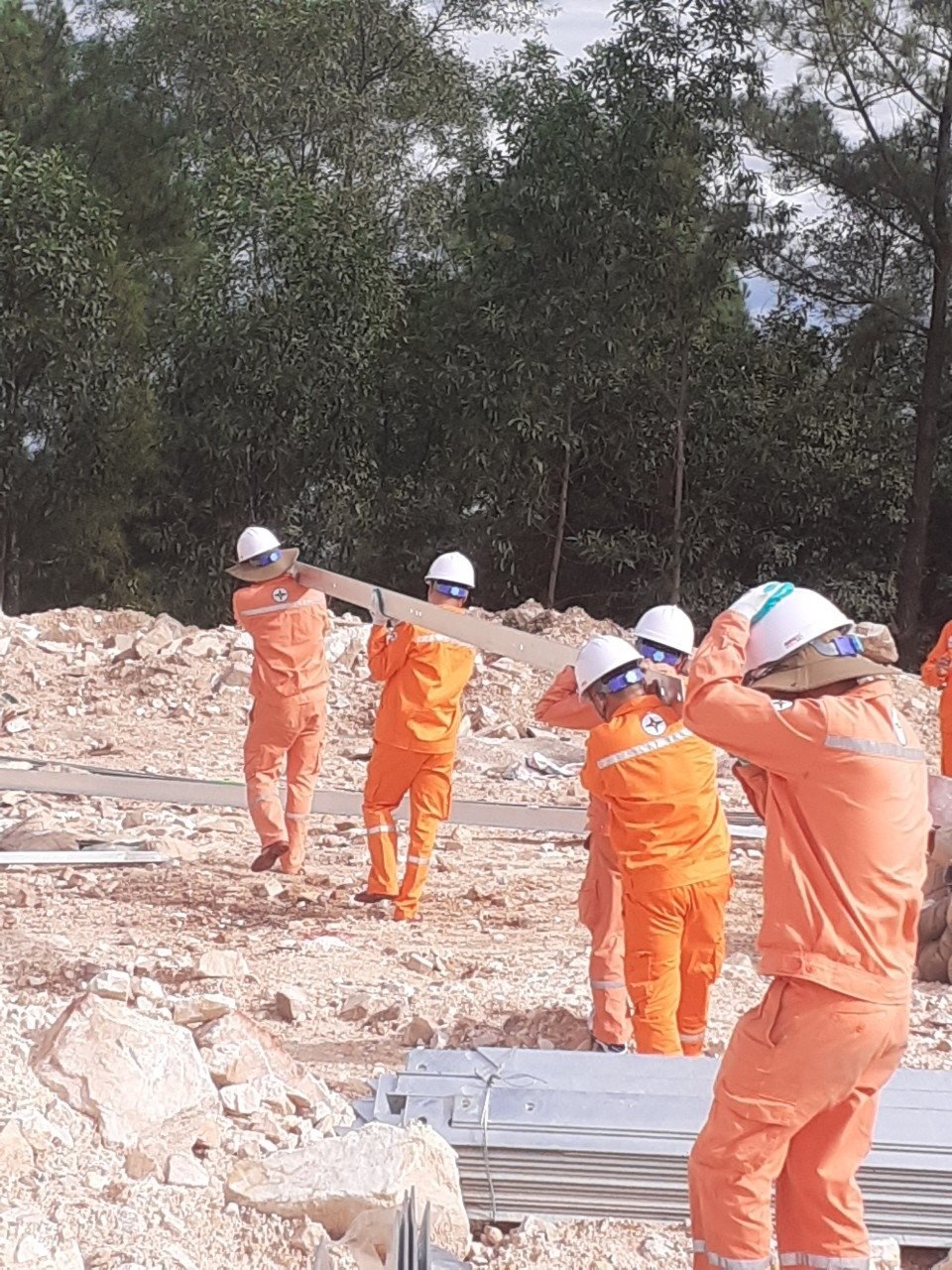 pc-ha-giang-vi-tri-cot-380-huyen-dien-chau-tinh-nghe-an.jpg