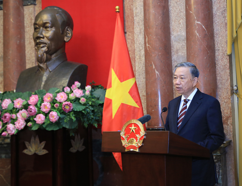 Chủ tịch nước trao Quyết định bổ nhiệm tân Phó Thủ tướng Chính phủ và Bộ trưởng Bộ Công an- Ảnh 4. Chủ tịch nước trao Quyết định bổ nhiệm tân Phó Thủ tướng Chính phủ và Bộ trưởng Bộ Công an- Ảnh 4.