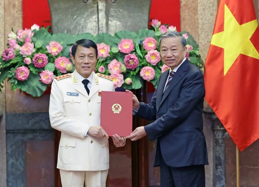 Chủ tịch nước trao Quyết định bổ nhiệm tân Phó Thủ tướng Chính phủ và Bộ trưởng Bộ Công an- Ảnh 2. Chủ tịch nước trao Quyết định bổ nhiệm tân Phó Thủ tướng Chính phủ và Bộ trưởng Bộ Công an- Ảnh 2.