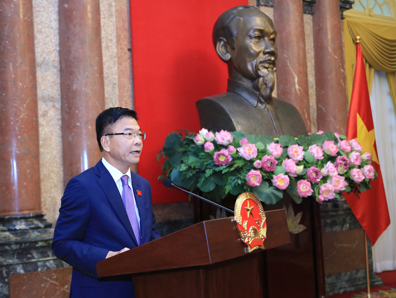 Chủ tịch nước trao Quyết định bổ nhiệm tân Phó Thủ tướng Chính phủ và Bộ trưởng Bộ Công an- Ảnh 5. Chủ tịch nước trao Quyết định bổ nhiệm tân Phó Thủ tướng Chính phủ và Bộ trưởng Bộ Công an- Ảnh 5.