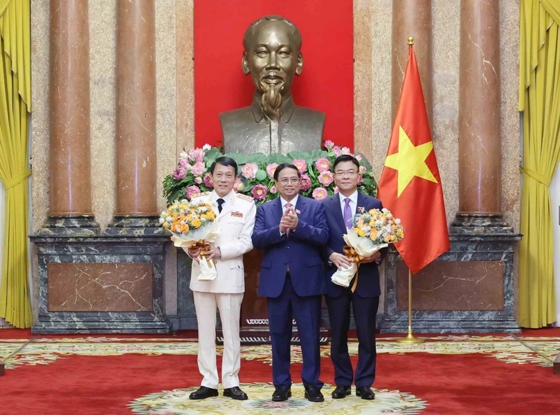 Chủ tịch nước trao Quyết định bổ nhiệm tân Phó Thủ tướng Chính phủ và Bộ trưởng Bộ Công an- Ảnh 3. Chủ tịch nước trao Quyết định bổ nhiệm tân Phó Thủ tướng Chính phủ và Bộ trưởng Bộ Công an- Ảnh 3.