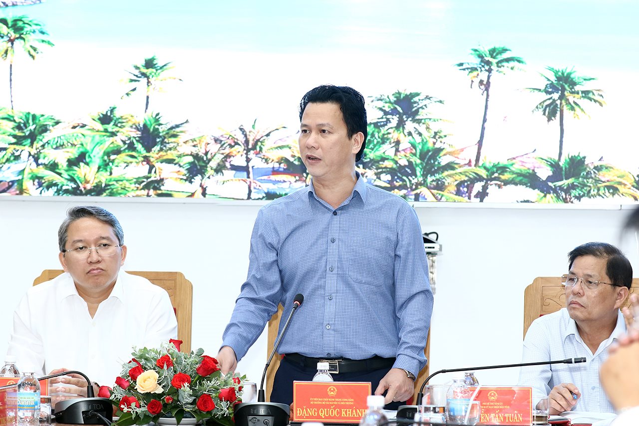 small_bo-truong-dang-quoc-khanh.jpg