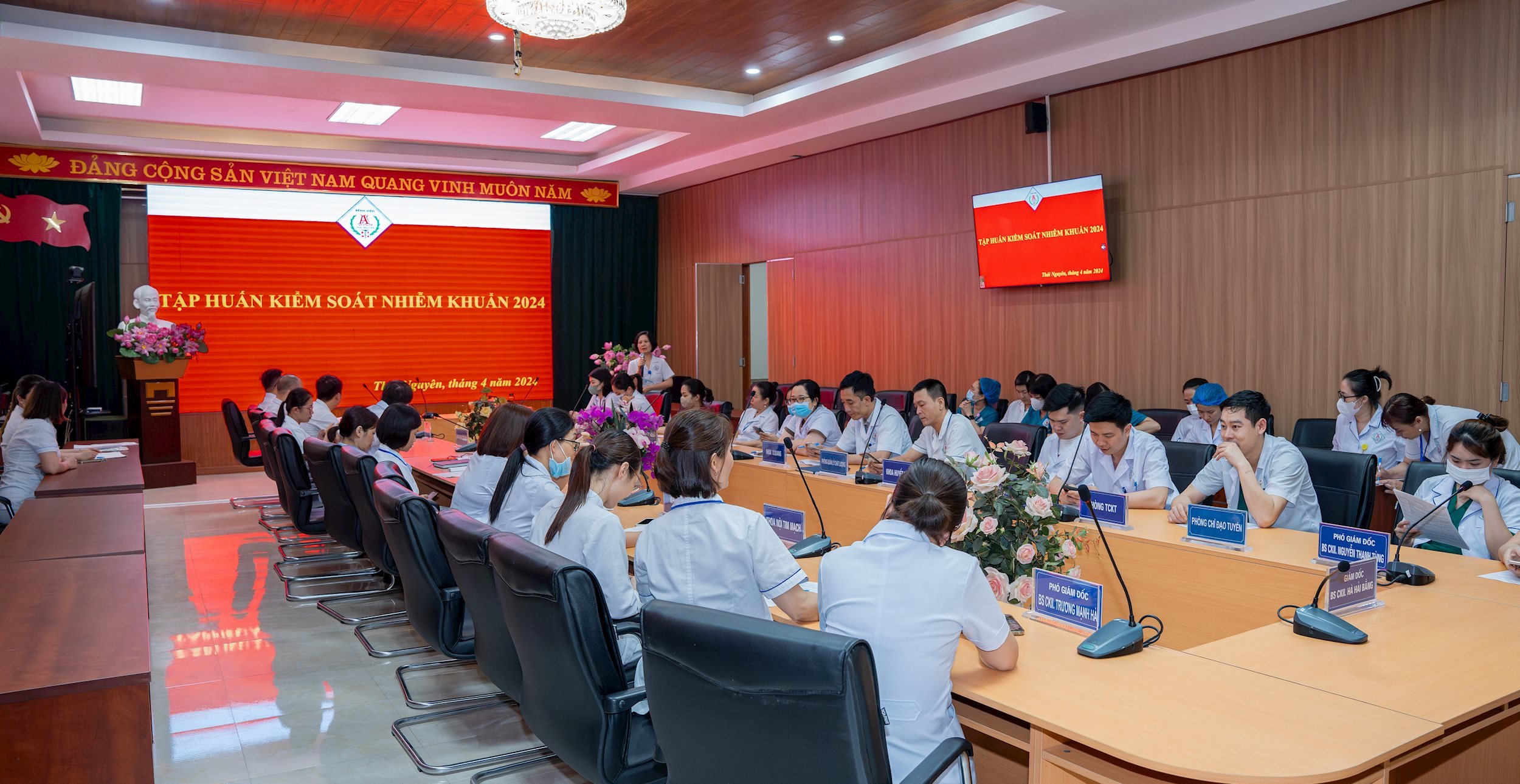 benh-vien-thuong-xuyen-to-chuc-tap-huan-kiem-soat-nhiem-khuan-cho-doi-ngu-nhan-vien-y-te.jpg
