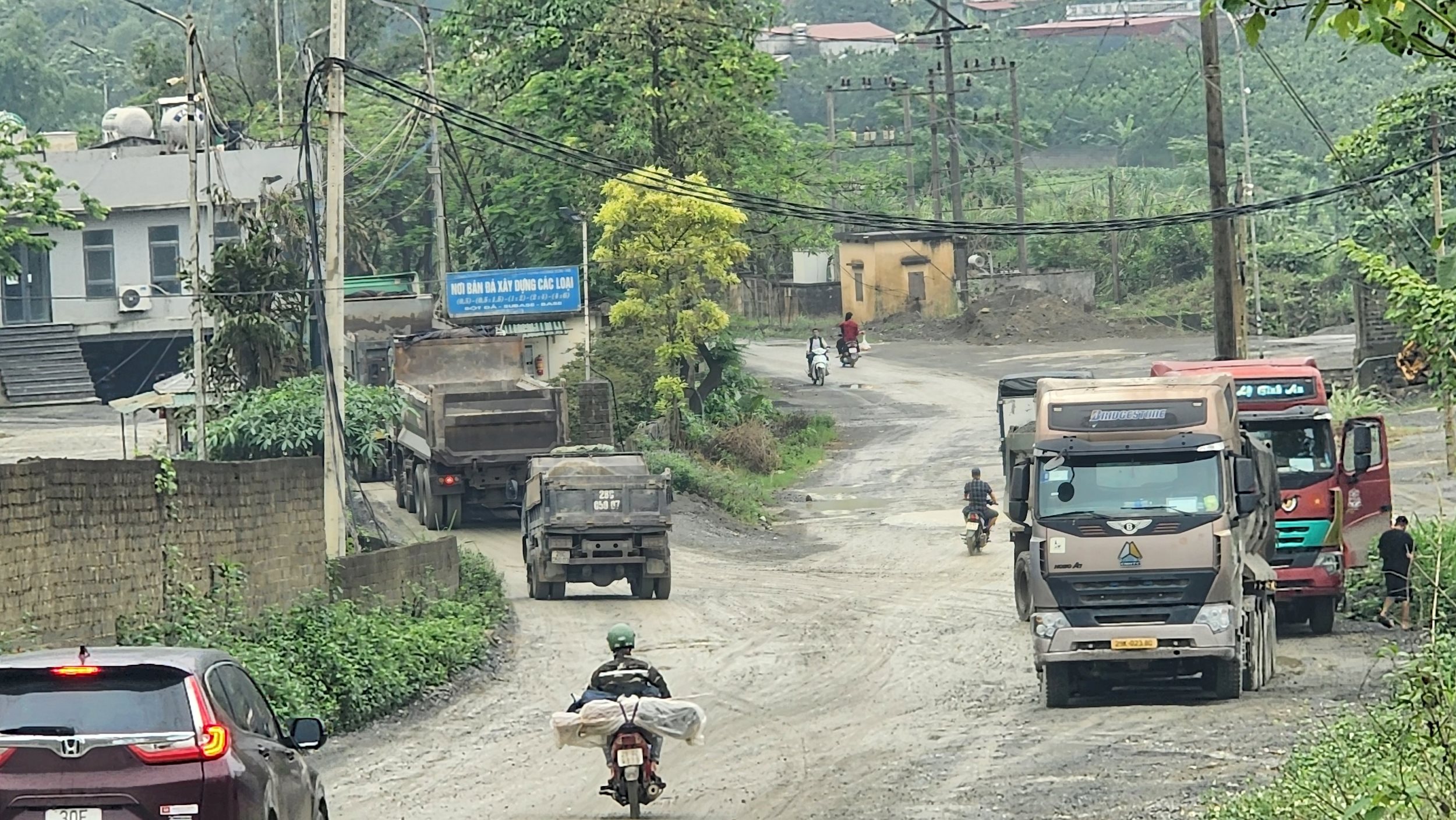 hb-xe-tu-cac-mo-da-tai-xa-tan-vinh-lson-cu-lac-le-chay-ra-3-.jpg
