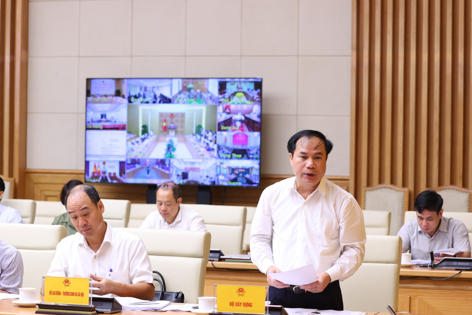 Điều tiết, cân đối thị trường bất động sản, bảo đảm chỗ ở cho người dân- Ảnh 3. Điều tiết, cân đối thị trường bất động sản, bảo đảm chỗ ở cho người dân- Ảnh 3.