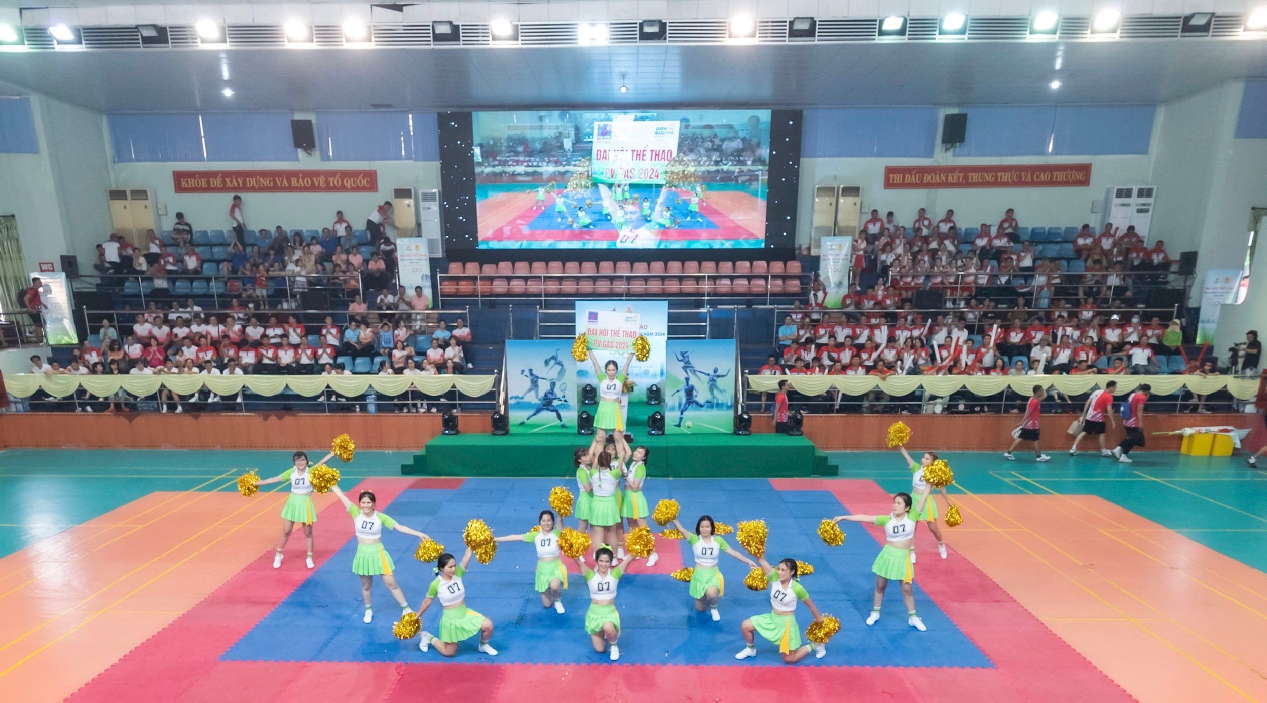 1.phan-thi-duoc-dan-dung-bai-ban-thi-dau-nhiet-tinh-cua-cac-nu-vdv-doan-the-thao-cong-ty-cp-kinh-doanh-khi-mien-nam-trong-bo-mon-thi-dau-nhay-co-dong.jpg