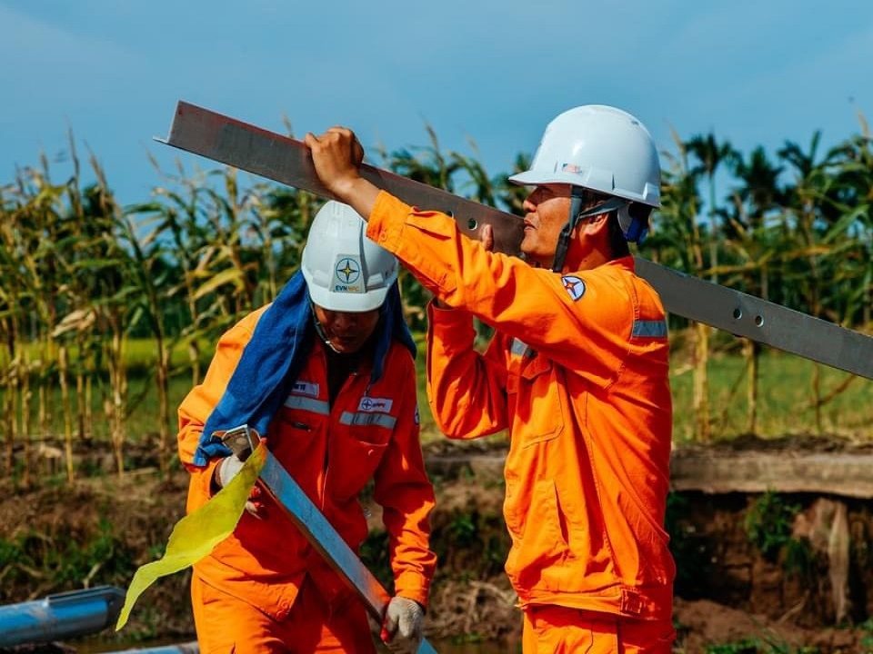 doi-xung-kich-pc-nam-dinh-tai-vi-tri-so-11-dang-ho-tro-thi-cong-du-an-duong-day-500kv-mach-3-quang-tri-_-pho-noi.jpg