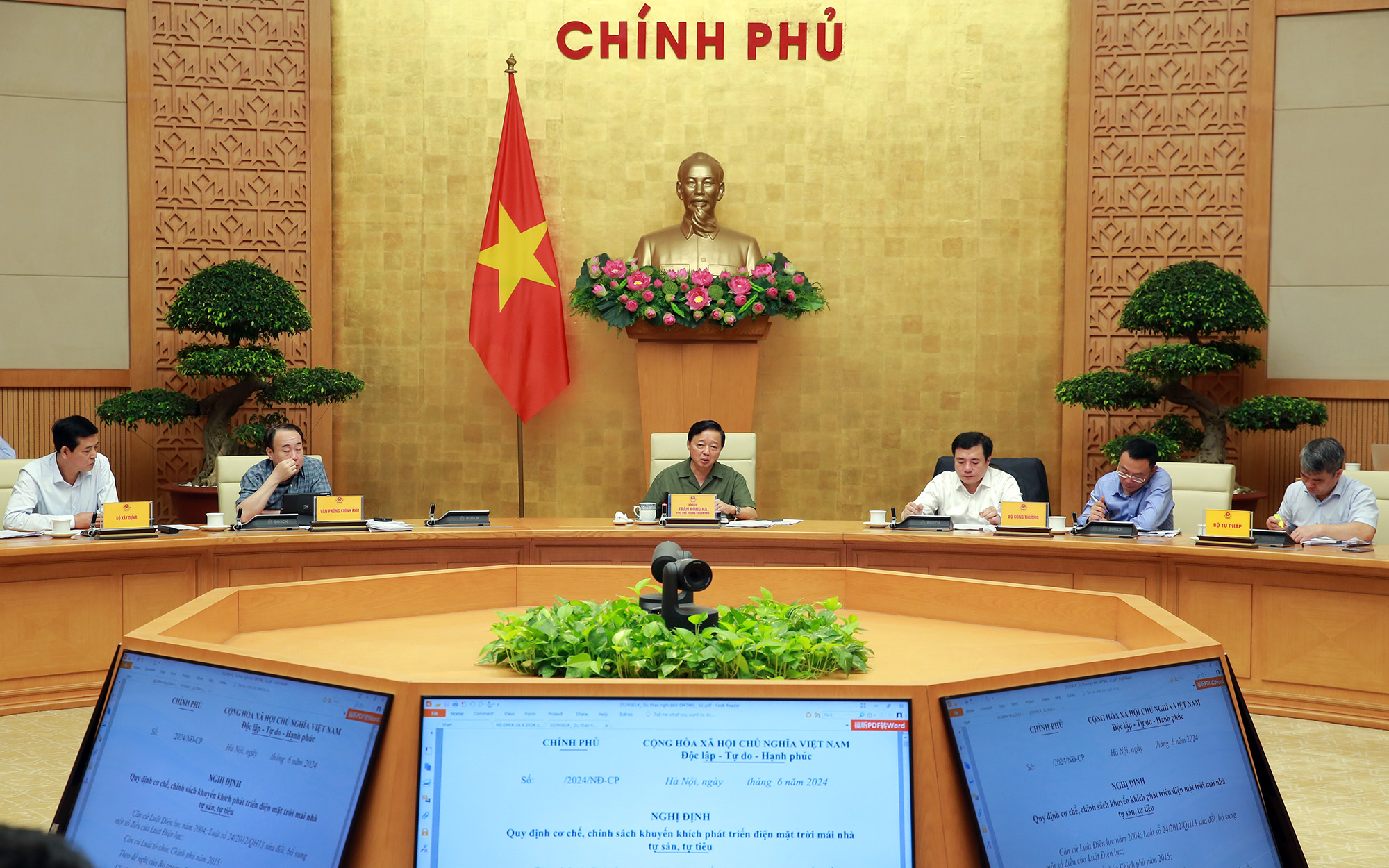 Hoàn thiện hai nghị định quan trọng về phát triển điện mặt trời- Ảnh 2. Hoàn thiện hai nghị định quan trọng về phát triển điện mặt trời- Ảnh 2.