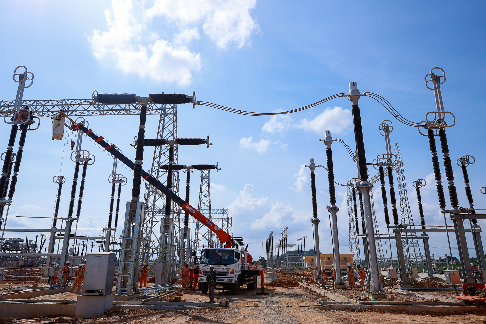 Thủ tướng kiểm tra, động viên, đôn đốc dự án đường dây 500 kV mạch 3- Ảnh 19. Thủ tướng kiểm tra, động viên, đôn đốc dự án đường dây 500 kV mạch 3- Ảnh 19.
