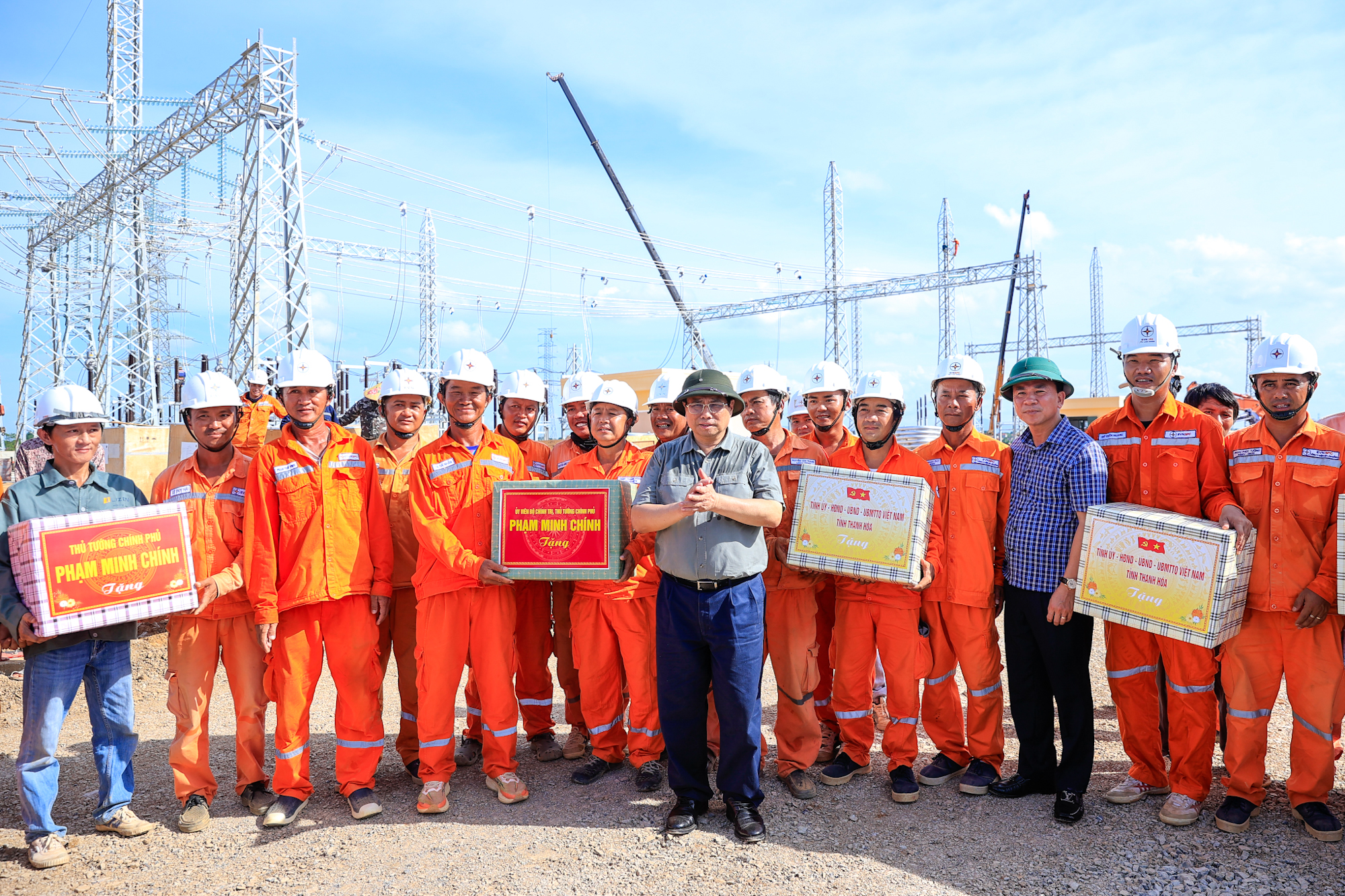 Thủ tướng kiểm tra, động viên, đôn đốc dự án đường dây 500 kV mạch 3- Ảnh 4. Thủ tướng kiểm tra, động viên, đôn đốc dự án đường dây 500 kV mạch 3- Ảnh 4.
