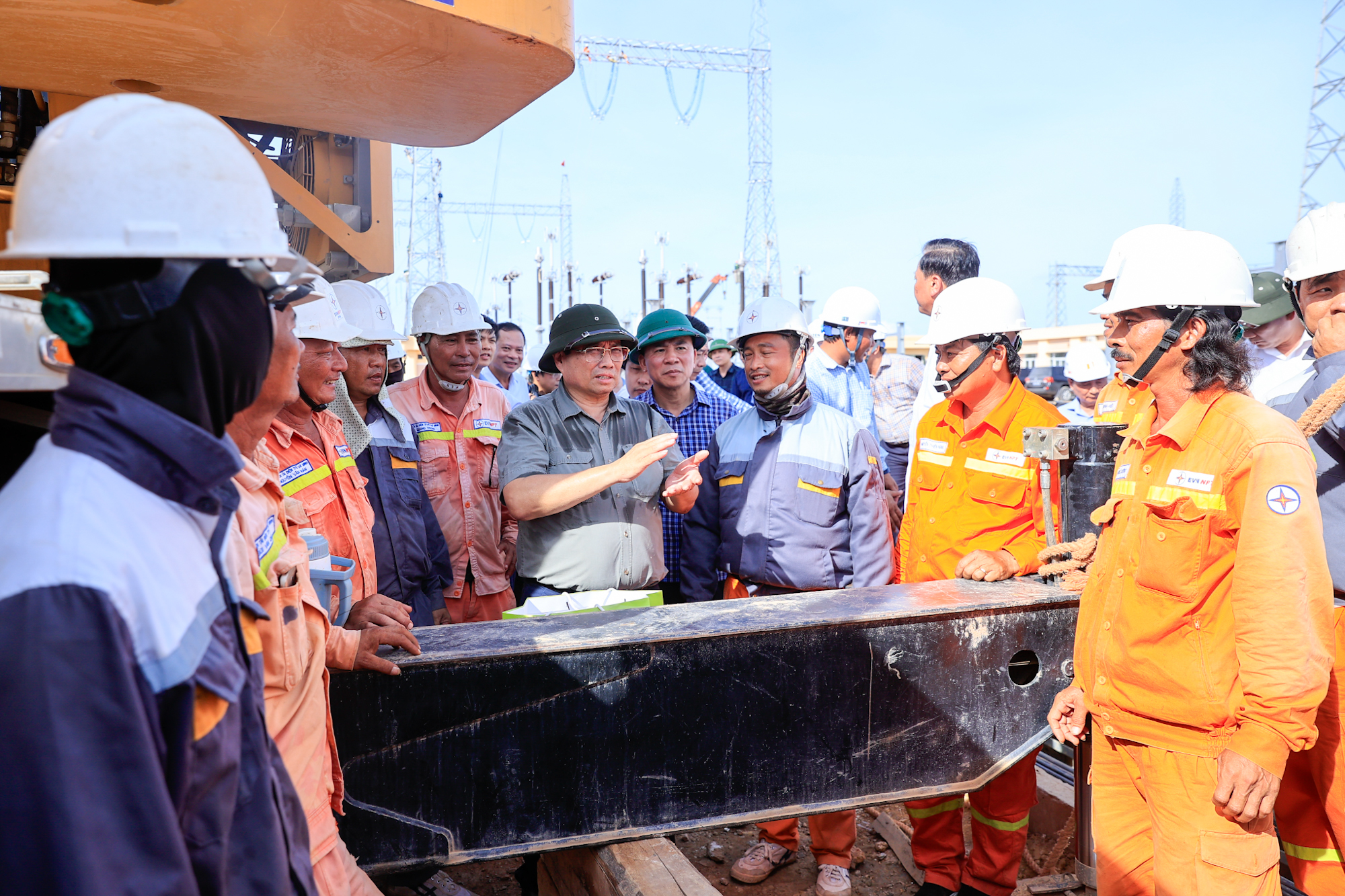 Thủ tướng kiểm tra, động viên, đôn đốc dự án đường dây 500 kV mạch 3- Ảnh 2. Thủ tướng kiểm tra, động viên, đôn đốc dự án đường dây 500 kV mạch 3- Ảnh 2.