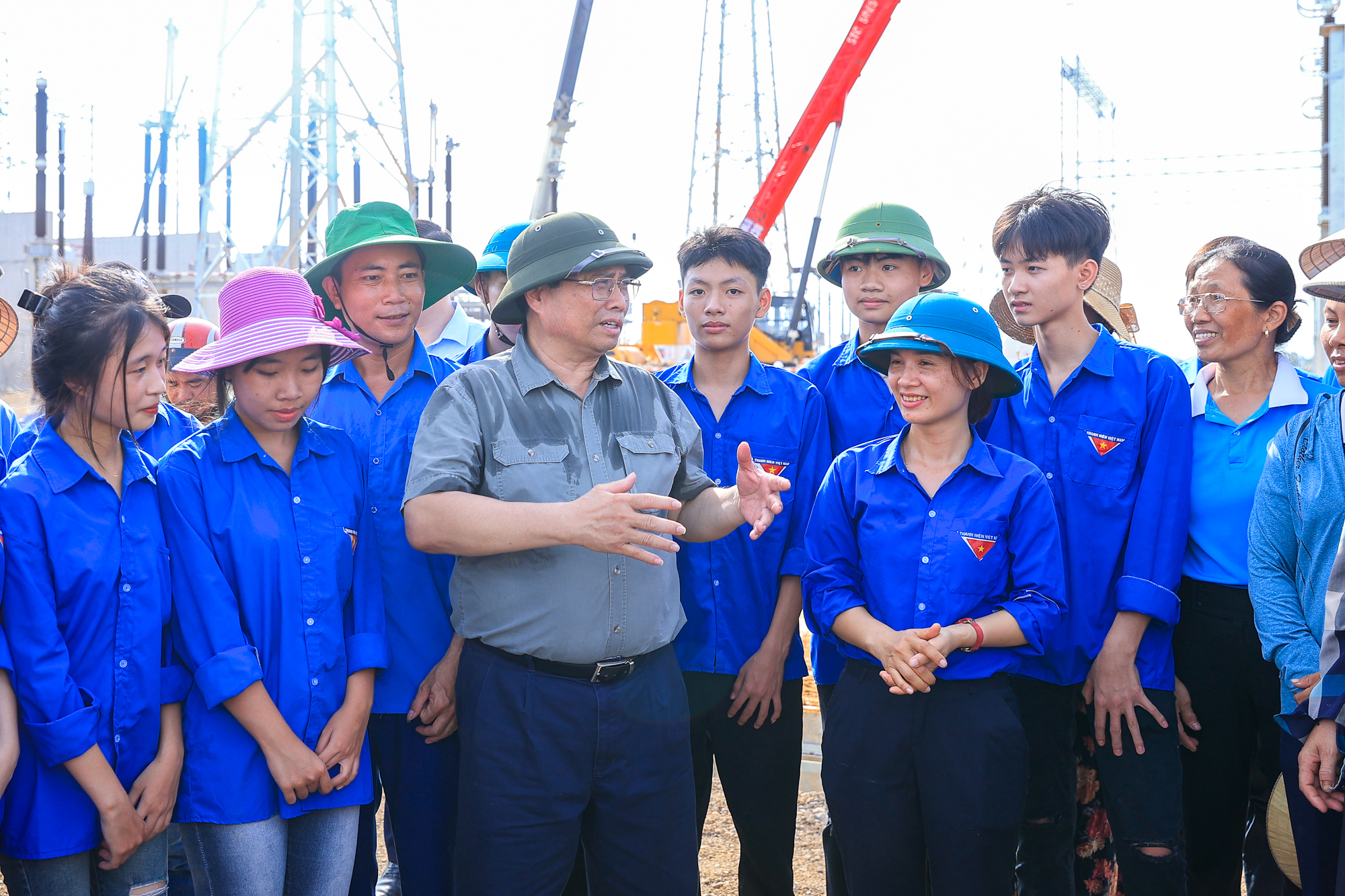 Thủ tướng kiểm tra, động viên, đôn đốc dự án đường dây 500 kV mạch 3- Ảnh 8. Thủ tướng kiểm tra, động viên, đôn đốc dự án đường dây 500 kV mạch 3- Ảnh 8.