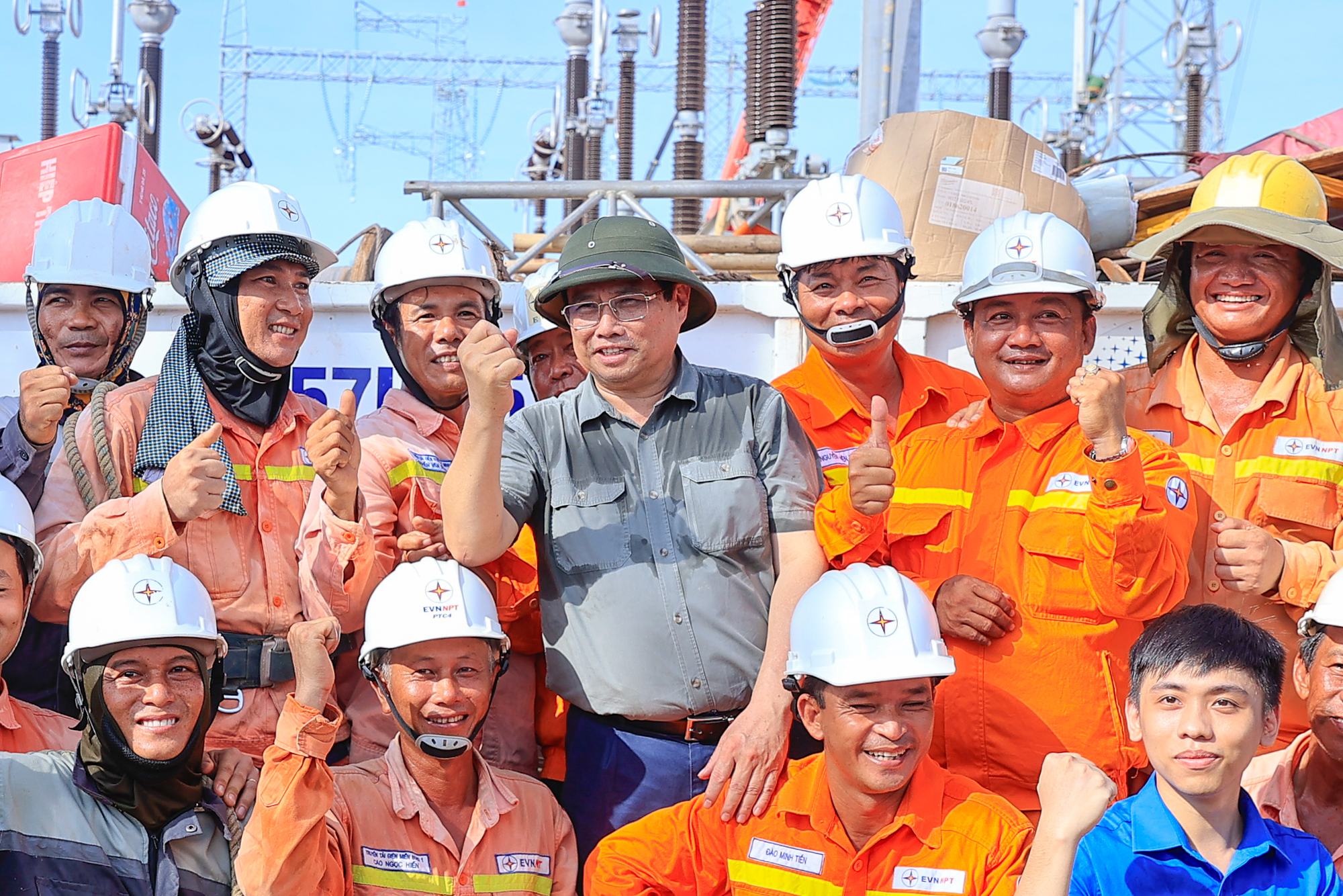 Thủ tướng kiểm tra, động viên, đôn đốc dự án đường dây 500 kV mạch 3- Ảnh 6. Thủ tướng kiểm tra, động viên, đôn đốc dự án đường dây 500 kV mạch 3- Ảnh 6.