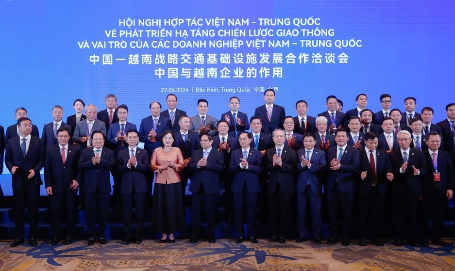 Thủ tướng Phạm Minh Chính: Thúc đẩy các dự án giao thông chiến lược, biểu tượng cho quan hệ Việt Nam-Trung Quốc- Ảnh 11. Thủ tướng Phạm Minh Chính: Thúc đẩy các dự án giao thông chiến lược, biểu tượng cho quan hệ Việt Nam-Trung Quốc- Ảnh 11.