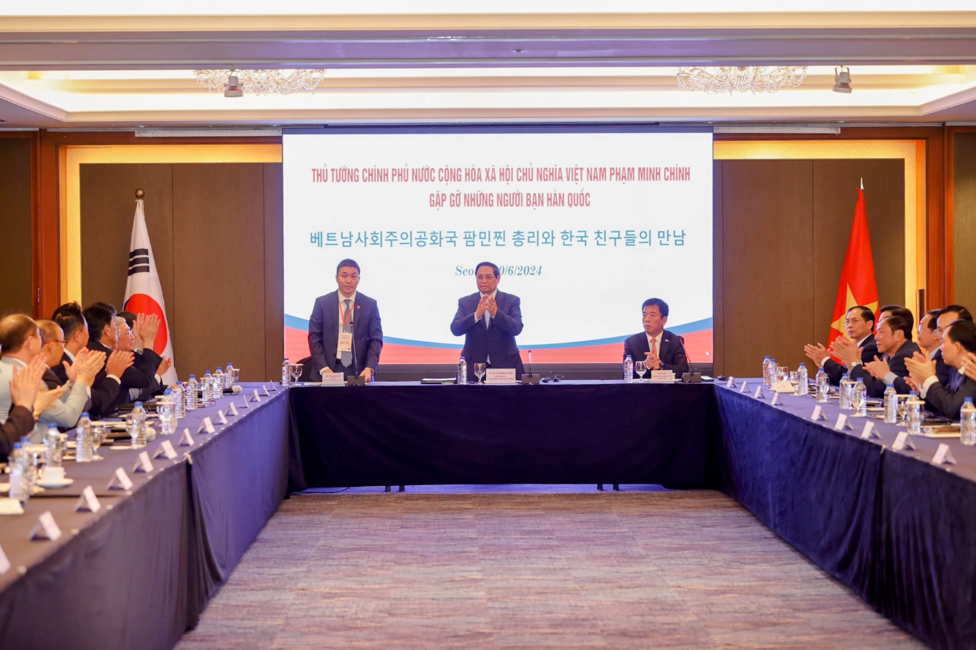 Cuộc gặp xúc động của Thủ tướng Phạm Minh Chính với những người bạn Hàn Quốc- Ảnh 2. Cuộc gặp xúc động của Thủ tướng Phạm Minh Chính với những người bạn Hàn Quốc- Ảnh 2.