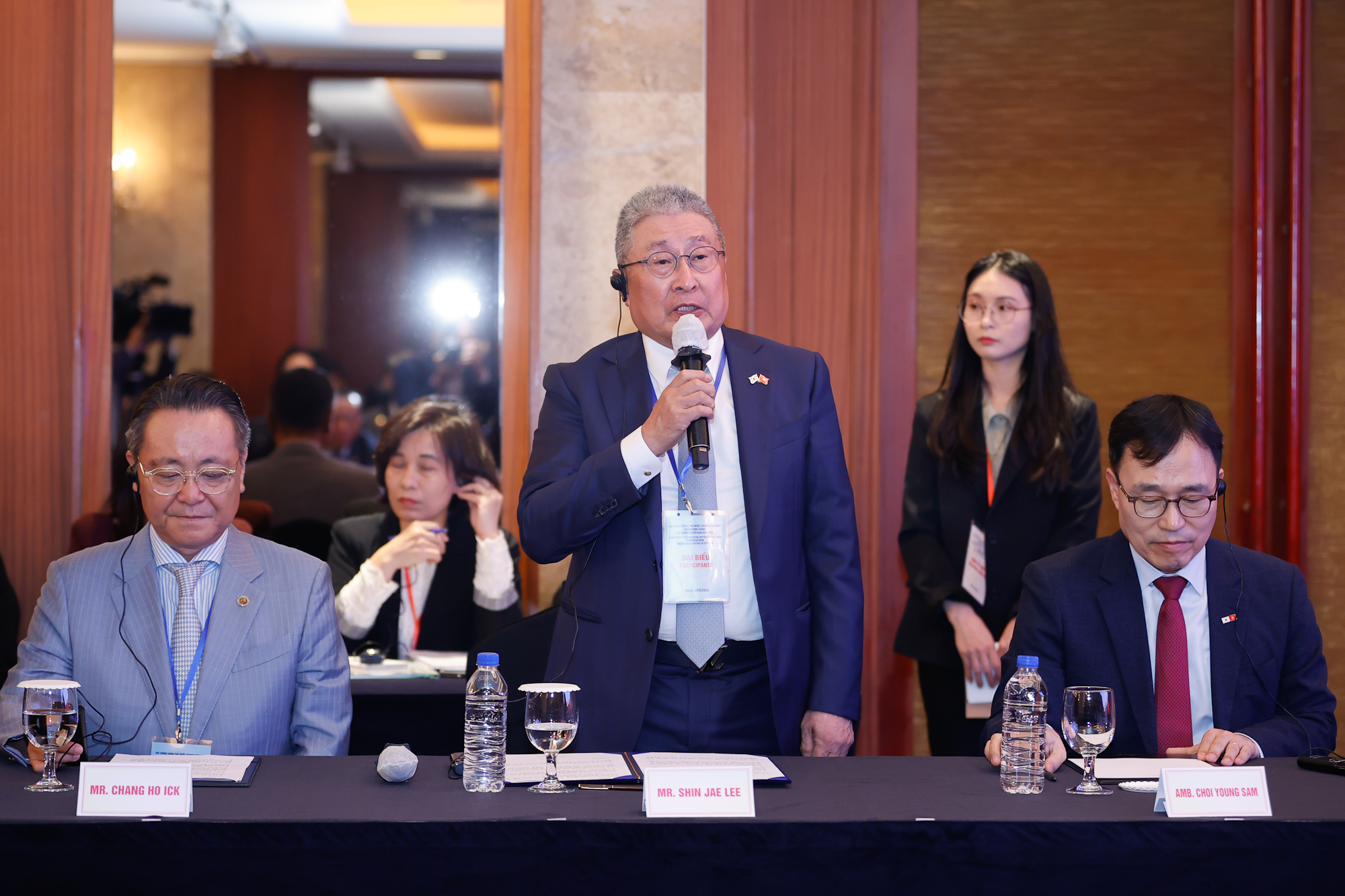 Cuộc gặp xúc động của Thủ tướng Phạm Minh Chính với những người bạn Hàn Quốc- Ảnh 4. Cuộc gặp xúc động của Thủ tướng Phạm Minh Chính với những người bạn Hàn Quốc- Ảnh 4.